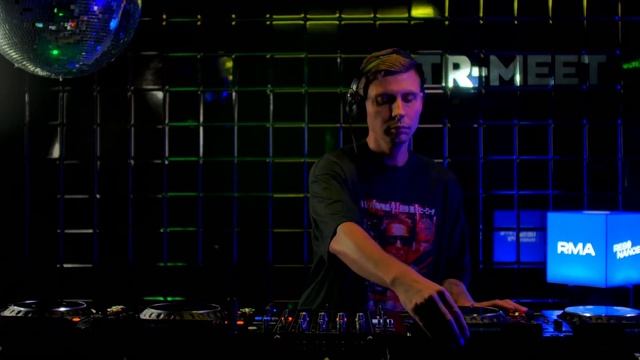 Resident Mix by Tr-Meet смотреть онлайн