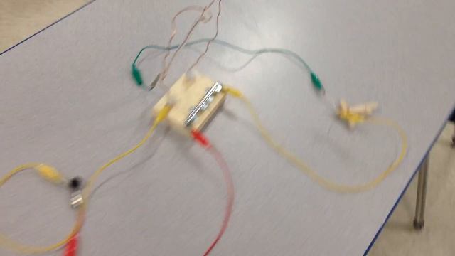 Electric Circuit for a Wire Maze Game смотреть онлайн