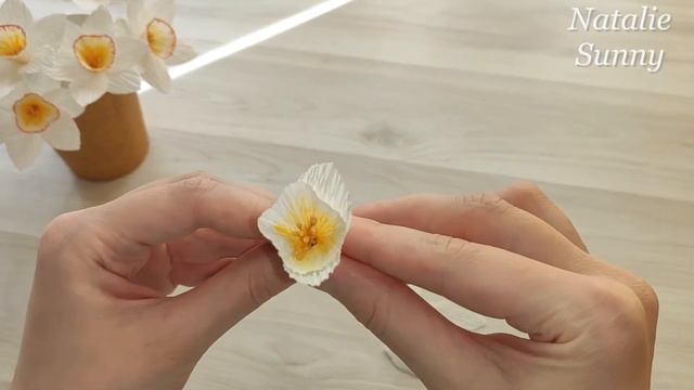 Нарциссы из гофрированной бумаги / цветы из бумаги / DIY смотреть онлайн