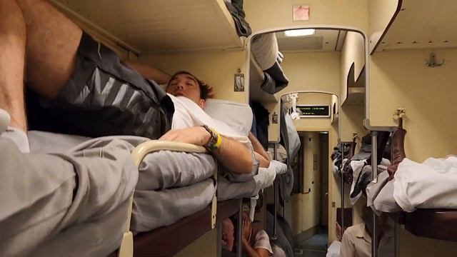 УСТАНОВИЛ Мировой РЕКОРД по ЗАСЫПАНИЮ в ПОЕЗДЕ! Set a world record for falling asleep on a train смотреть онлайн