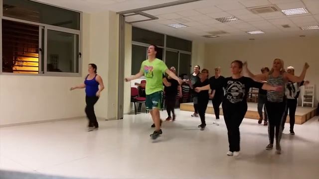 Ricky Martin La Mordidita Zumba смотреть онлайн