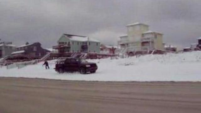 Заезд на сноуборде с помощью машины смотреть онлайн