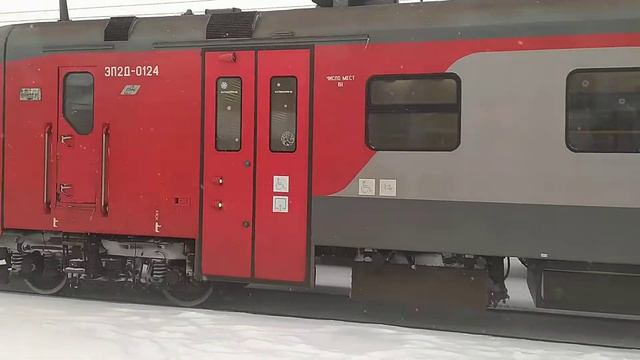 Электропоезд Таштагол Новокузнецк прибывает на станцию Калтан смотреть онлайн