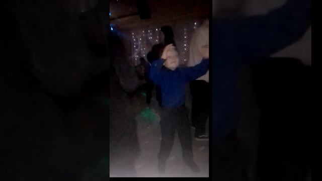 мой брат танцует 120 сек#приколы #танцы #брейкданс #бебебе #врекомендации смотреть онлайн