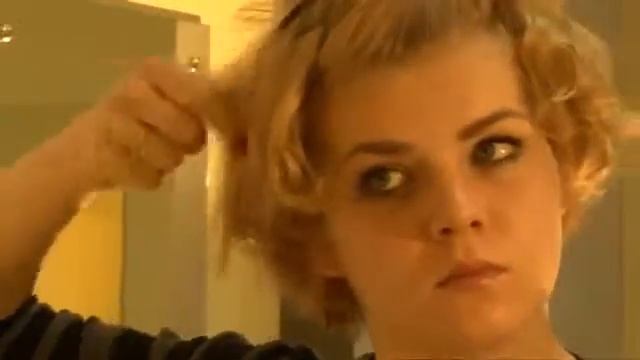 Простая укладка с кучеряшками для короткой стрижки смотреть онлайн