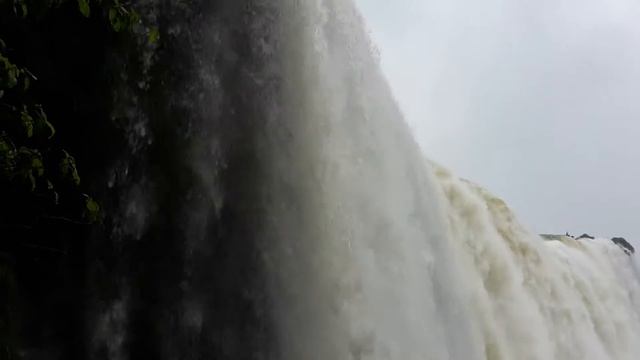 Cataratas de Iguazú - Iguazú Falls смотреть онлайн