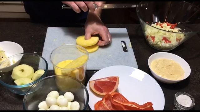 Вкусный салат за 10 минут с грейпфрутовым соусом. Необычный и нежный салат на скорую руку. смотреть онлайн