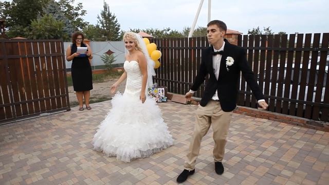 ОРИГИНАЛЬНЫЙ ВЕСЕЛЫЙ СВАДЕБНЫЙ ТАНЕЦ - смотреть до конца! смотреть онлайн