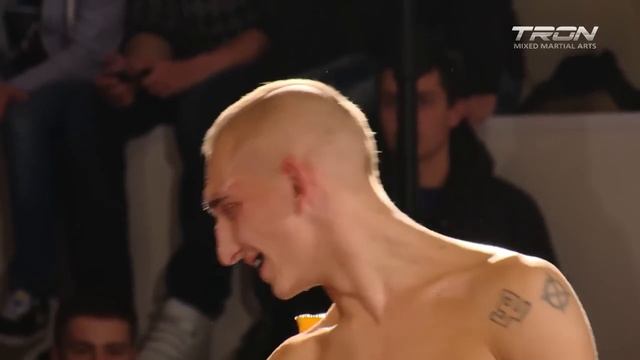 ПИТ БУЛЬ против РУКОПАШНИКА !!! Крутой Бой !! смотреть онлайн