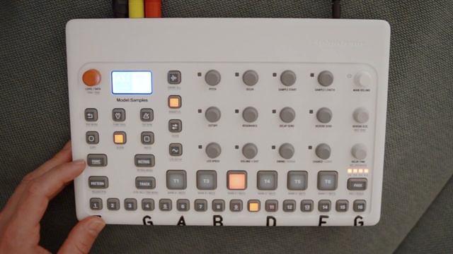 Messing Dub With Elektron Model:Samples (Synth Reggae Style)