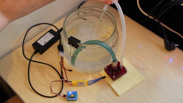 Работа помпы из HDD от модельного регулятора.MOV смотреть онлайн