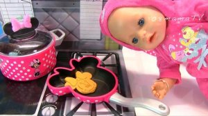Оладушки На Завтрак Для Беби Бон Алисы Мультики Как Мама Готовит Играет в Куклы 108мама тв