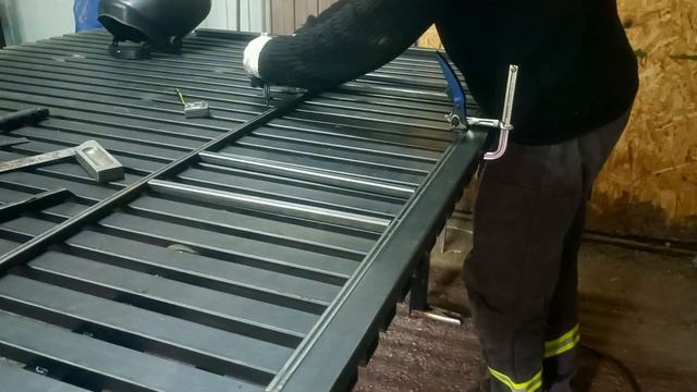 Изготовление сварка оградки из профильной трубы своими руками смотреть онлайн