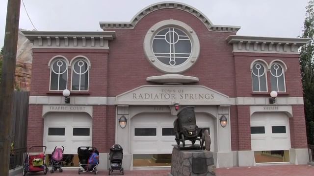 Detailed Overview Cars Land at Disney California Adventure смотреть онлайн
