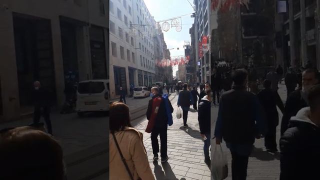Улица Истикляль, парад феминисток 8 марта, Стамбул смотреть онлайн