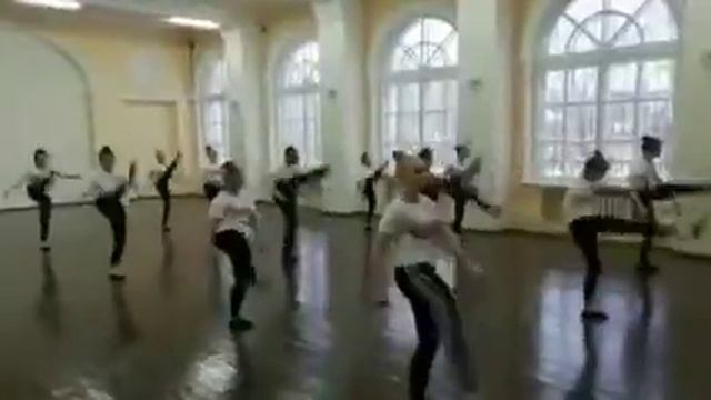 "За здоровый образ жизни" - флешмоб-зарядка хореографической студии "Преодоление" смотреть онлайн