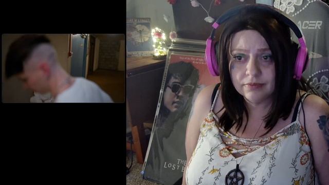 FIRST REACTION TO Ren X Chinchilla - Chalk Outlines (live) смотреть онлайн