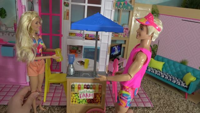 Barbie and Ken at Barbie Dream House Getting Ready for Pool Party for New Next-Door Neighbors смотреть онлайн