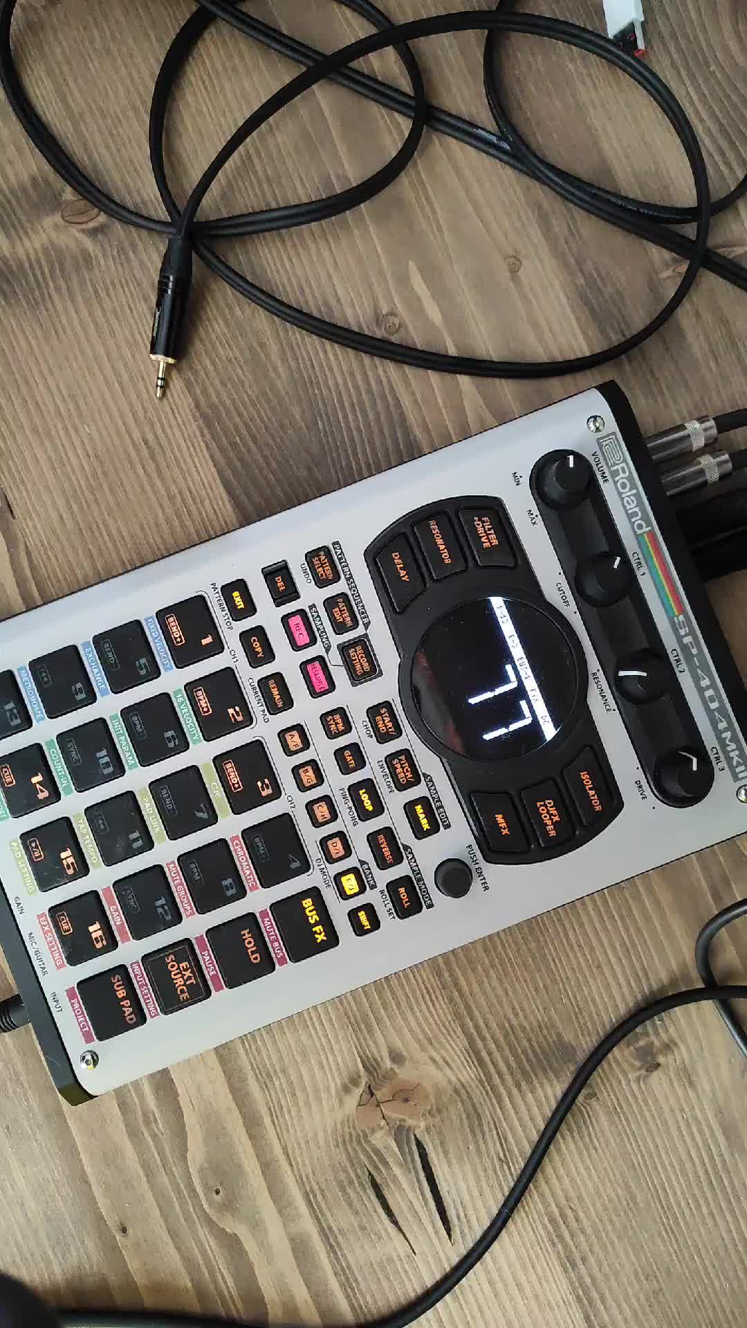 звук sp404 GVB смотреть онлайн