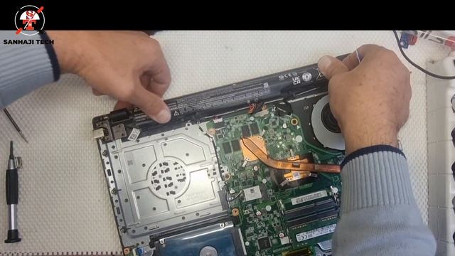 Acer Aspire E15 E5 573G Internal Battery Replacement смотреть онлайн