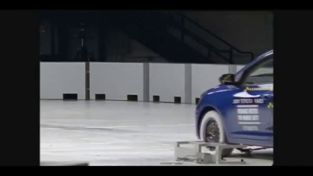 Краш-тест электромобилей Chevrolet Volt и Nissan Leaf 2011.flv смотреть онлайн