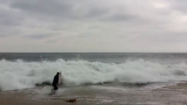 Пытаемся оседлать волны на берегу Тихого океана в Laguna Niguel