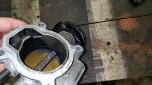 Промываем клапан холостого хода и дроссель на Киа Церато.mp4