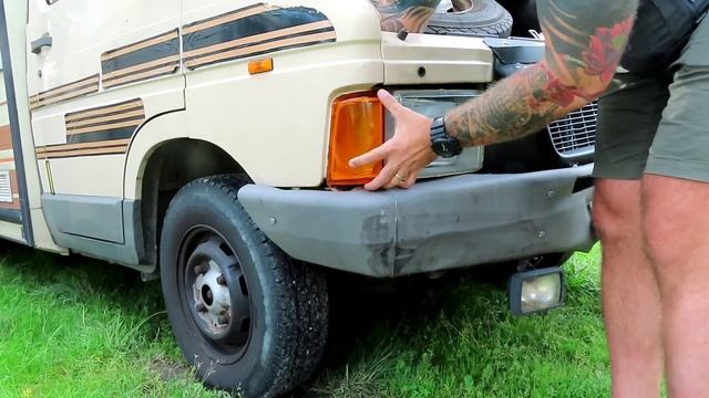 Old motorhome Renault Trafic mk 1, Replacing turn signal indicator смотреть онлайн