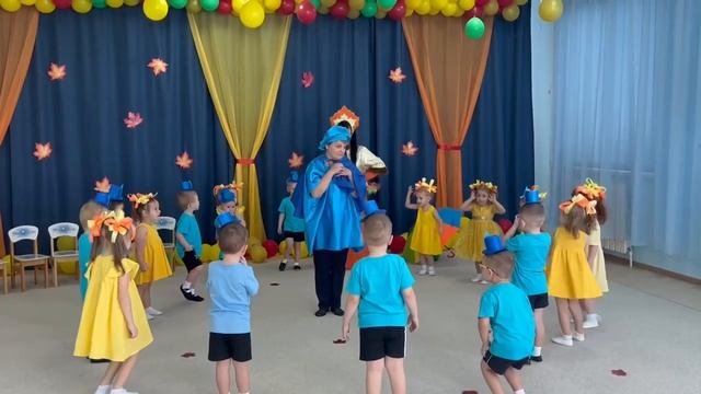 Игра с Тучкой на осеннем утреннике . Младшая группа смотреть онлайн