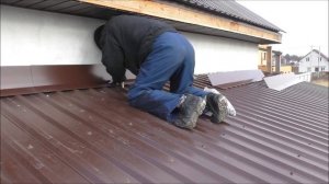 Устройство примыкания кровли к стене