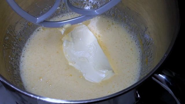 Бисквит с яблочным кремом и корицей. Очень сочный и вкусный пирог к чаю смотреть онлайн