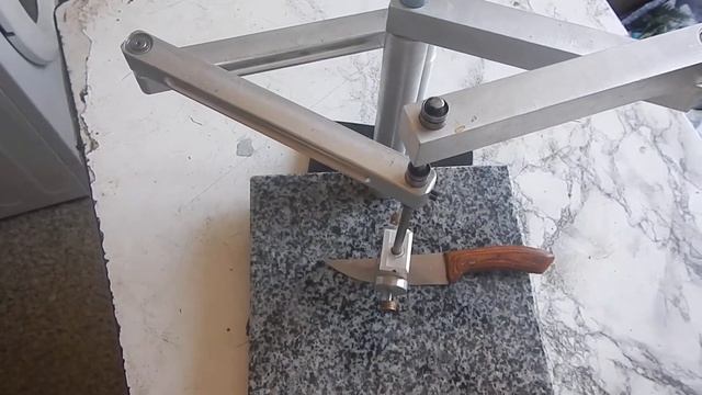 Шарнирная точилка с двойным манипулятором.