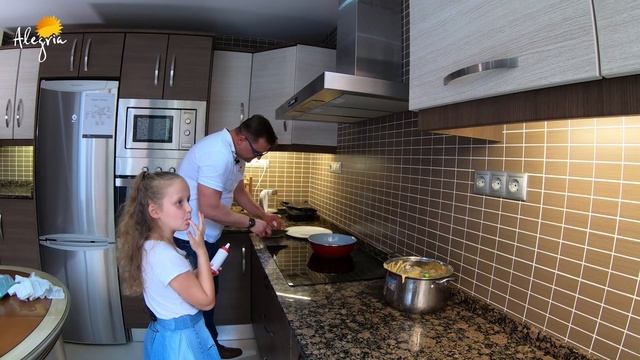 Рецепты испанской кухни| Готовим Чуррос дома! смотреть онлайн