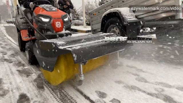 Садовый трактор со щеткой Husqvarna TC 238 TX смотреть онлайн