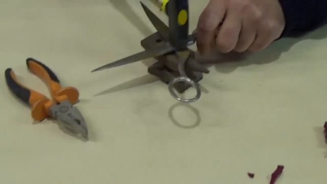 Как заточить ножницы, легко и просто смотреть онлайн