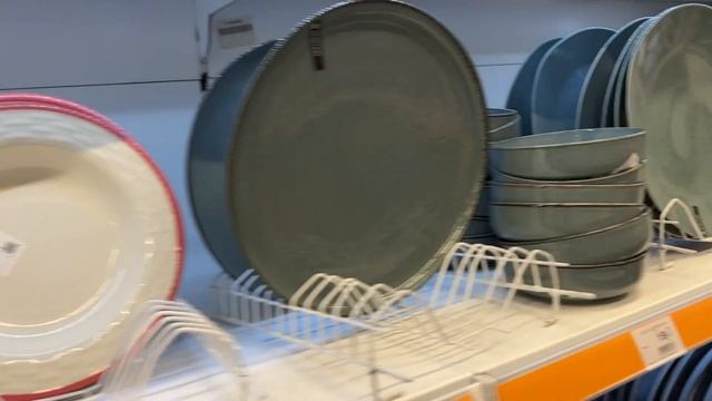 Тбилиси. Гипермаркет «Домино». Посуда для дома и дачи. Комплекты цветных тарелок. Что по чем. смотреть онлайн