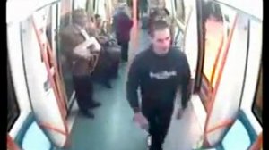 1 Скин Хед в метро против Толпы АнтиФа