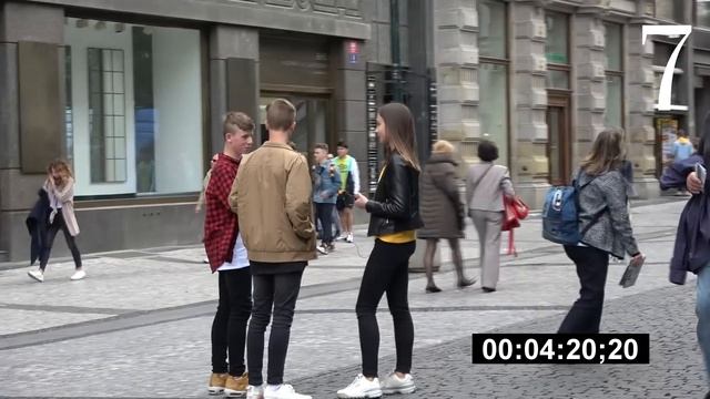 Кто сделает больше селфи с парнями за 15 минут ? смотреть онлайн