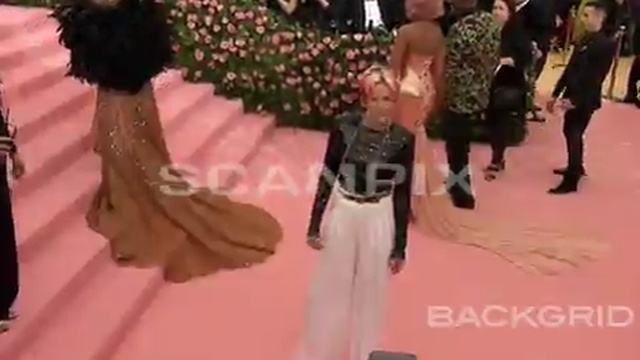 Кристен Стюарт на Met Gala 2019 - 1 смотреть онлайн