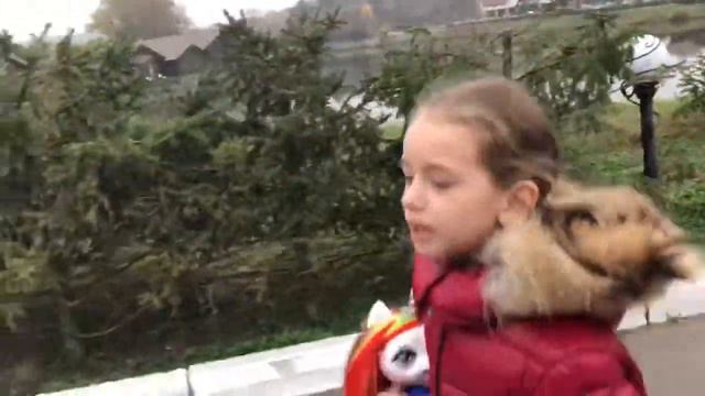 Super день в Equides Club в Киеве! Ариэлль катается на пони, кормит лебедей и веселится! смотреть онлайн