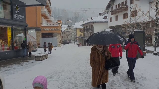 италия стритстайл в центре Cortina D'ampezzo Dolomiti альпийские горы