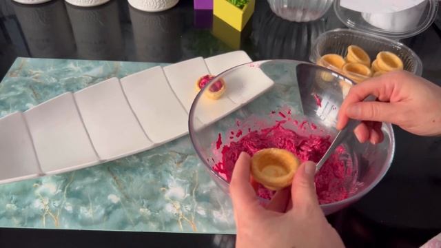 Шикарная Закуска В Тарталетках.Со Свеклой и Селедкой! смотреть онлайн