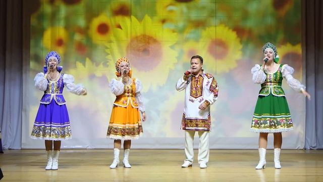 ансамбль популярной песни "ПеРеЗвОнЫ" "Чувство Родины" музыка и слова Кирсанов Виктор Петрович смотреть онлайн