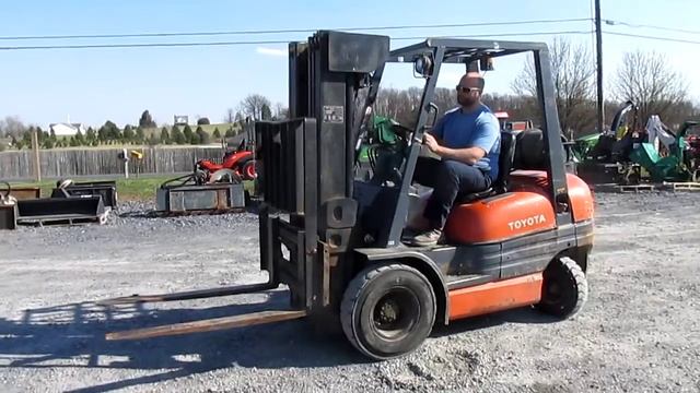Toyota 42-6FGU 6000LB Forklift! смотреть онлайн
