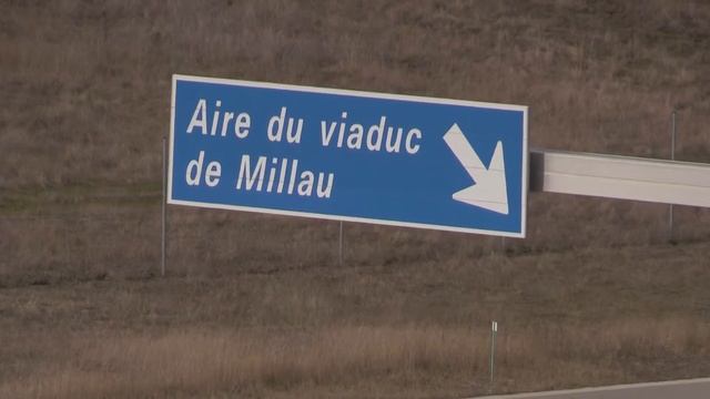 Quelques plans du viaduc de Millau avec la Canon HF G30 смотреть онлайн