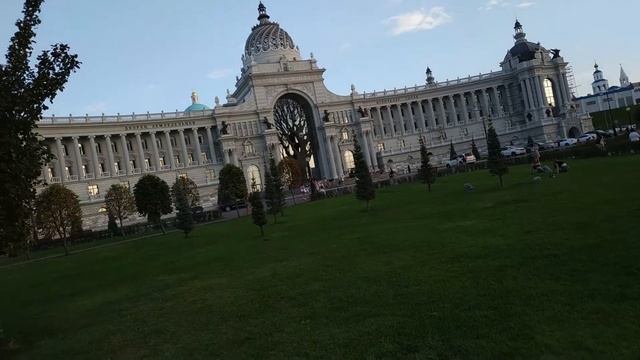 Кремлевская набережная Казани. Дворец земледельцев. смотреть онлайн