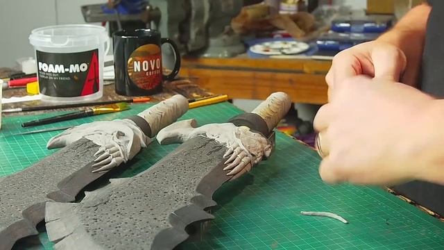 Odin Makes: Blades of Chaos from God of War смотреть онлайн