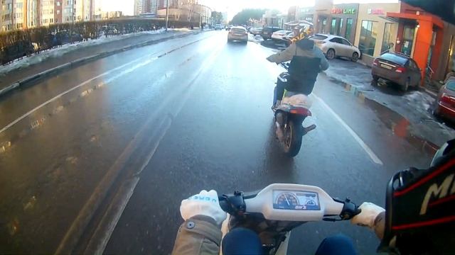 СУЕТОЛОГИ В ГОРОДЕ! Первые весенние телодвижения на мопедах. Ремонтирую вакуумный кран на Yamaha BW смотреть онлайн