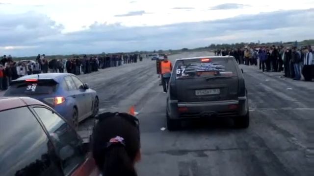 SRT 8 против субару смотреть онлайн