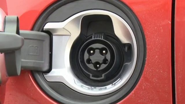 15 NEWS EXTRA: Chevy Volt Test Drive смотреть онлайн